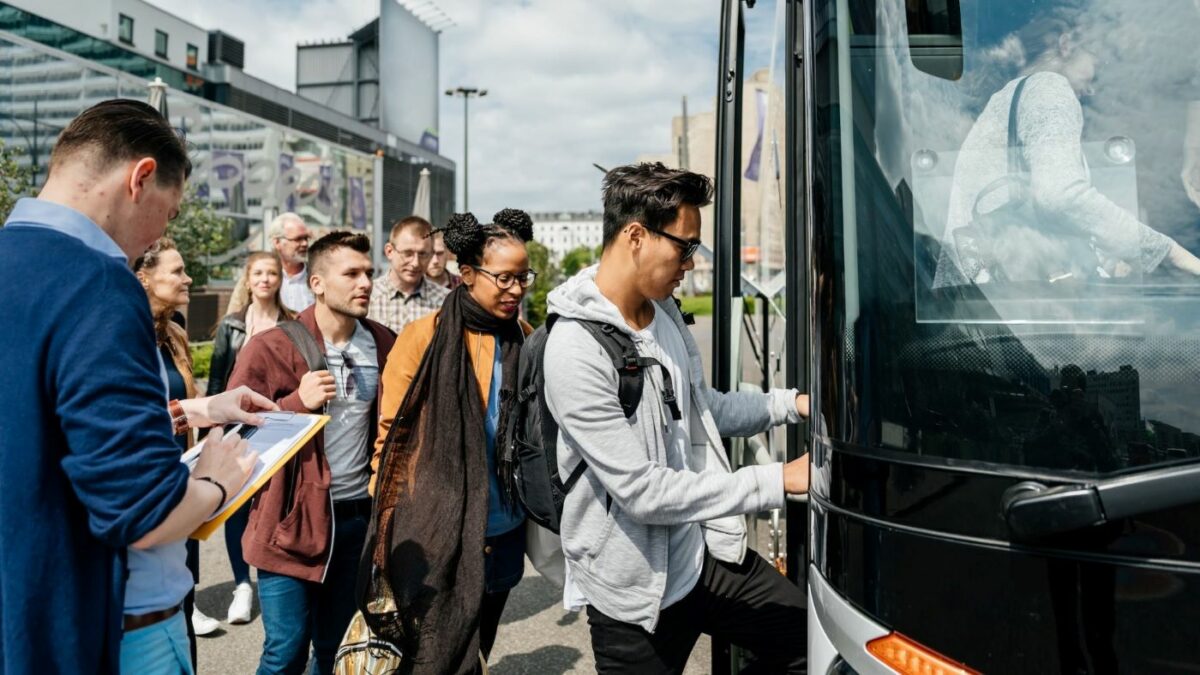 Organizaciones civiles piden inversiones inmediatas en transporte público ante la crisis del petróleo