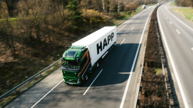 Volvo Trucks, Krone Trailer SE Kft. y Trailer Dynamics GmbH, se unen para reducir emisiones