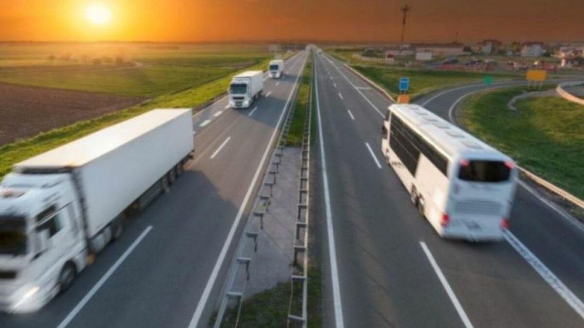 Las matriculaciones de camiones y autobuses suben un 29,6% en marzo