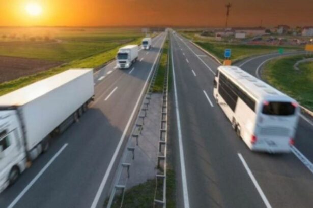 Las matriculaciones de camiones y autobuses suben un 29,6% en marzo