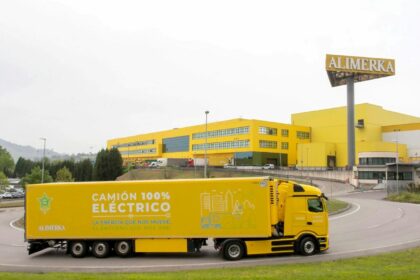 Alimerka incorpora a su flota un camión eléctrico Mercedes-Benz eActros 600