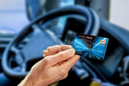 Así es la nueva tarjeta de recarga de DKV Mobility para camiones eléctricos