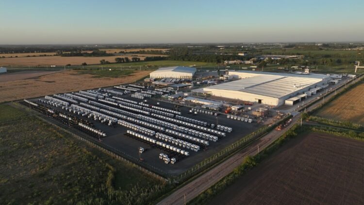 Daimler Truck inaugura una nueva fábrica de camiones y autobuses en Argentina