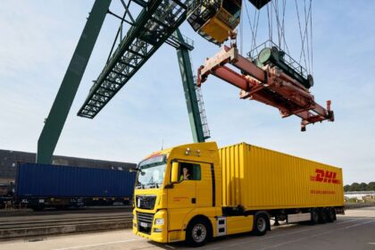DHL incorpora el ferrocarril a su operativa logística de Fórmula 1