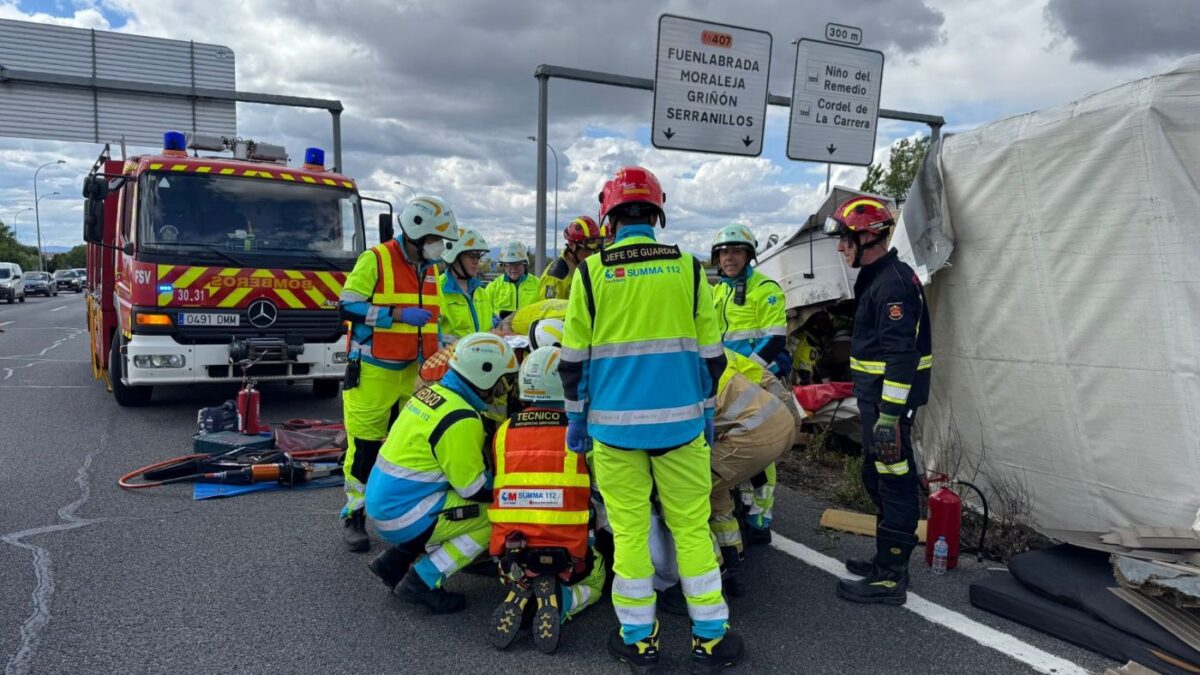 Herido un camionero tras volcar su vehículo en la M-407