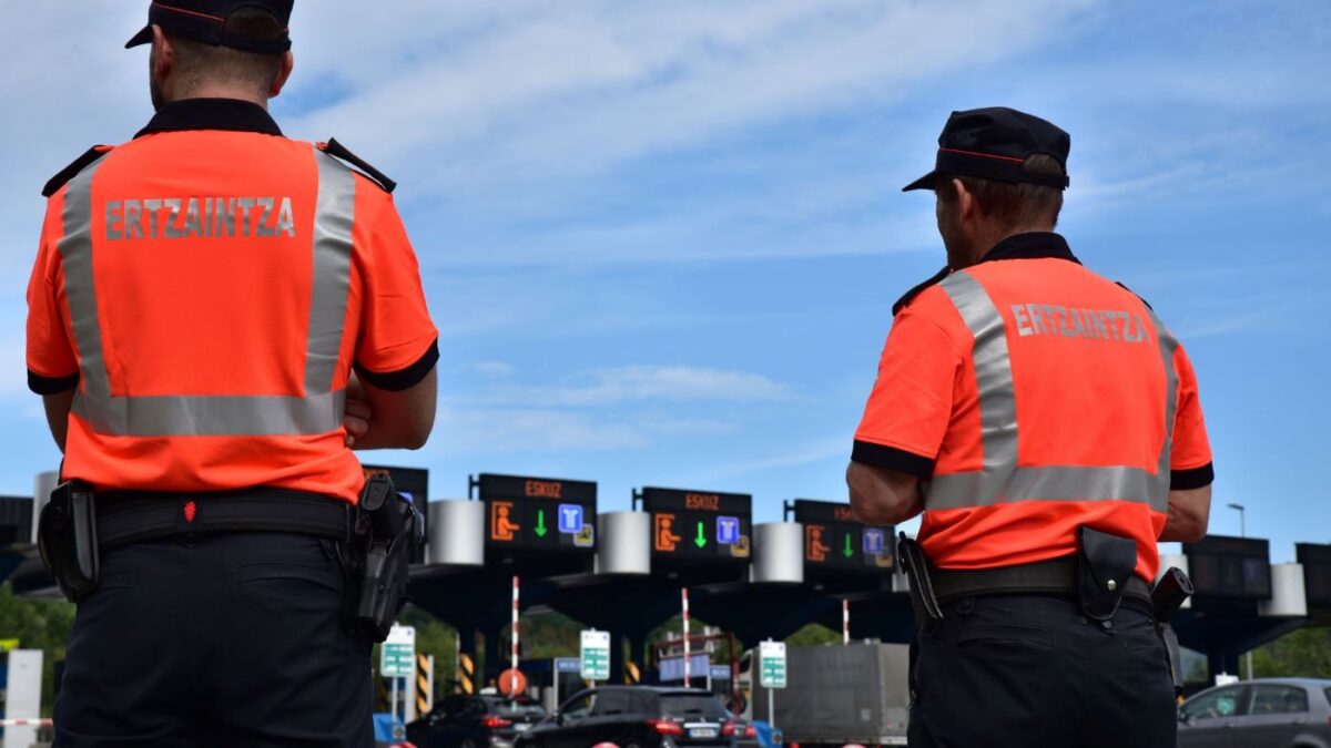 Del 1 al 7 de junio la Ertzaintza intensifica los controles de la ITV de los vehículos. Foto: Ertzaintza Del 1 al 7 de junio la Ertzaintza intensifica los controles de la ITV de los vehículos