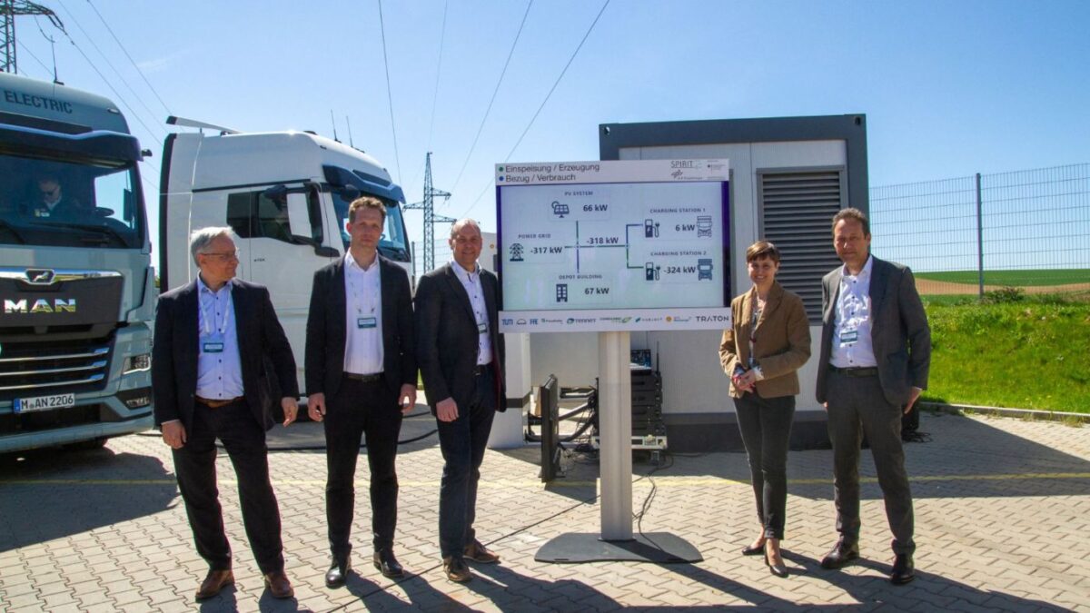 Foto: MAN Truck & Bus MAN y SPIRIT-E pioneros en demostrar la carga bidireccional en un camión