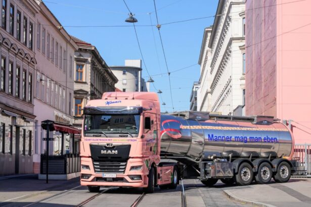Un MAN eTGX eléctrico transporta chocolate entre las fábricas de Viena y Wolkersdorf