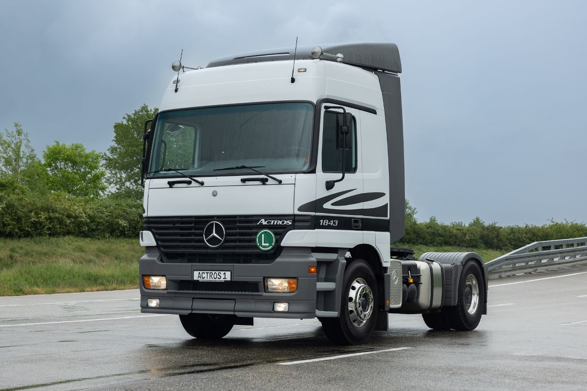 MERCEDESBENZACTROS1