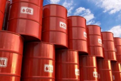 El barril de petróleo cae por debajo de los 100 dólares, pero la crisis energética sigue activa