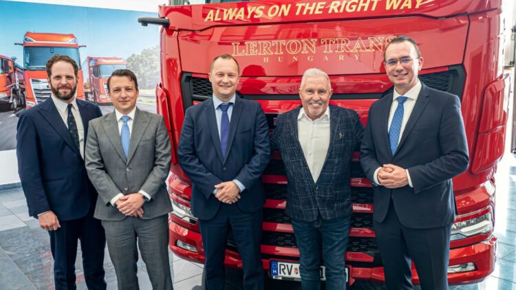 La empresa de transportes Révész Group recibe en Hungría su camión DAF número 1.500
