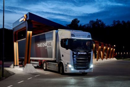 Scania presenta el nódulo de batería bajo cabina y el sistema de carga Megawatt