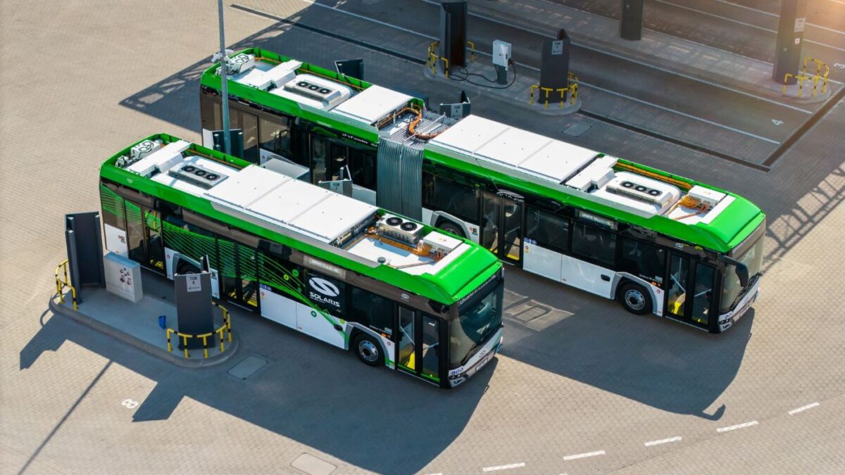 3 autobuses Solaris reciben la declaración EPD. Foto: Solaris 3 autobuses Solaris reciben la declaración EPD