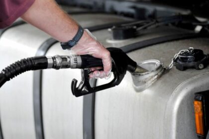 Supermercados DIA incumple la cláusula de revisión del precio del gasóleo a sus transportistas