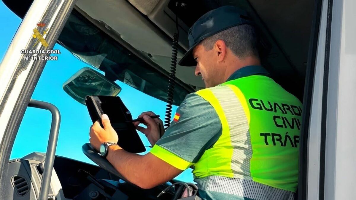 Investigado un camionero y su empresa por manipular las tarjetas del tacógrafo