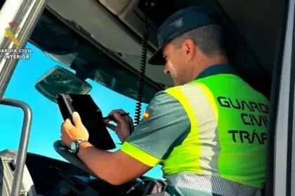 Investigado un camionero y su empresa por manipular las tarjetas del tacógrafo