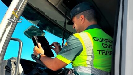 Investigado un camionero y su empresa por manipular las tarjetas del tacógrafo