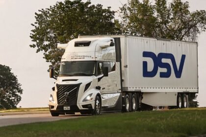 Volvo Autonomous Solutions y DSV realizan transporte de mercancías con un camión autónomo en Texas