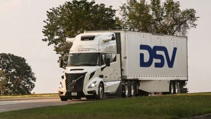 Volvo Autonomous Solutions y DSV realizan transporte de mercancías con un camión autónomo en Texas