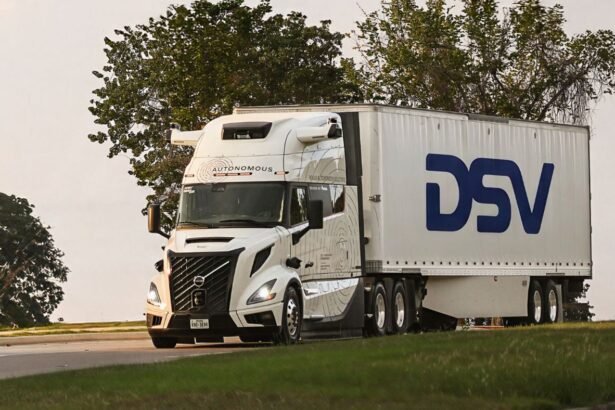 Volvo Autonomous Solutions y DSV realizan transporte de mercancías con un camión autónomo en Texas