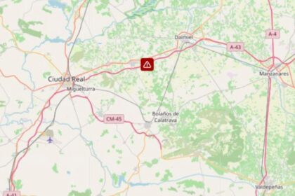Cortada la A-43 en Torralba de Calatrava por el incendio de un camión cargado de paja