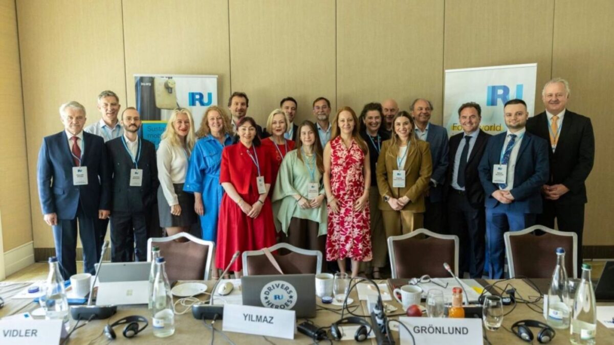 Foto: ANETRA ANETRA comparte su visión de futuro del transporte escolar, laboral y discrecional en las reuniones con la IRU