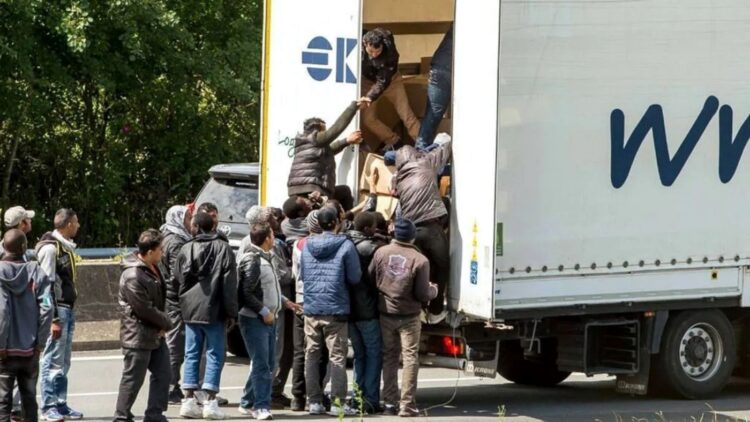 Bruselas apuesta por luchar contra las mafias de la migración ilegal hacia Reino Unido