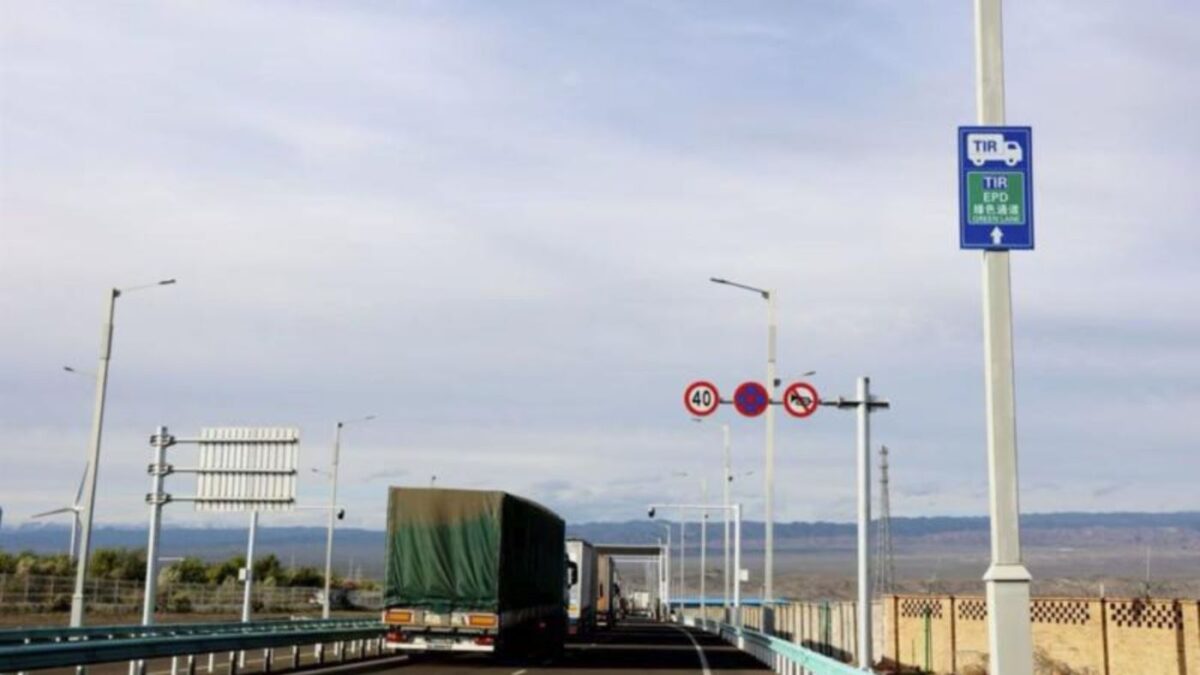 China inicia un nuevo carril verde TIR que acelera el comercio transfronterizo. Foto: IRU China inicia un nuevo carril verde TIR que acelera el comercio transfronterizo