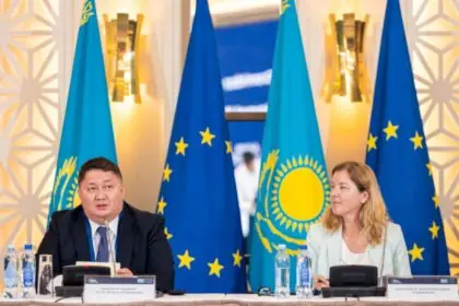 La UE y Kazajstán refuerzan su cooperación en el Corredor de Transporte Transcaspiano