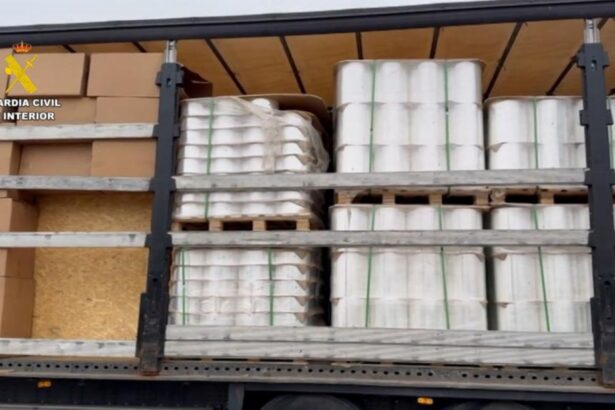 Desarticulada una organización que utilizaba camiones para el contrabando internacional de tabaco