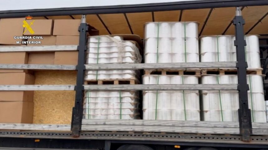 Desarticulada una organización que utilizaba camiones para el contrabando internacional de tabaco