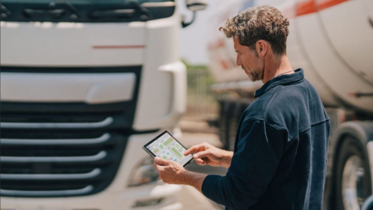 Estudio de digitalización de flotas 2026: el control de costes y la IA marcan los retos de las empresas de transporte. Fotos: Webfleet Estudio de digitalización de flotas 2026: el control de costes y la IA marcan los retos de las empresas de transporte
