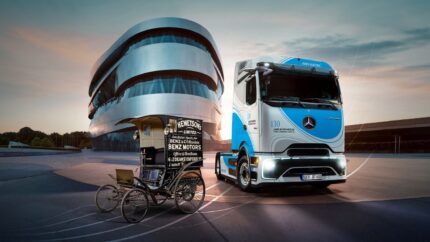 Exposición especial "130 años de vehículos comerciales" en el Museo Mercedes-Benz