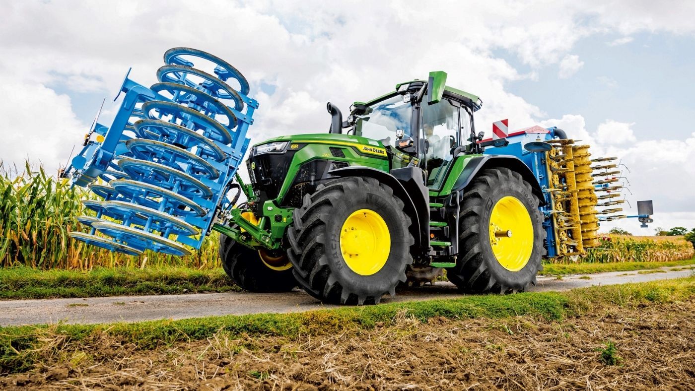 Fotos y vídeo: John Deere John Deere actualiza la serie 6M de sus tractores para el MY2027. Fotos y vídeo