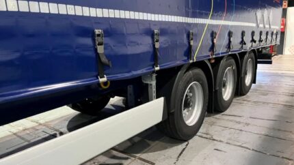 Los furgones de paquetería impulsan las matriculaciones de remolques y semirremolques en mayo