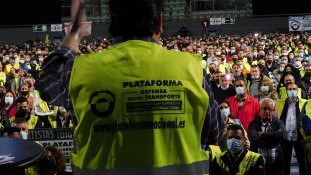 Manuel Hernández convoca a sus socios y seguidores a una asamblea en Barcelona. Vídeo. Foto noticia: Julio Gómez-Diario de Transporte de la asamblea de la Plataforma en Vistalegre, vídeo: Facebook Plataforma Manuel Hernández convoca a sus socios y seguidores a una asamblea en Barcelona. Vídeo