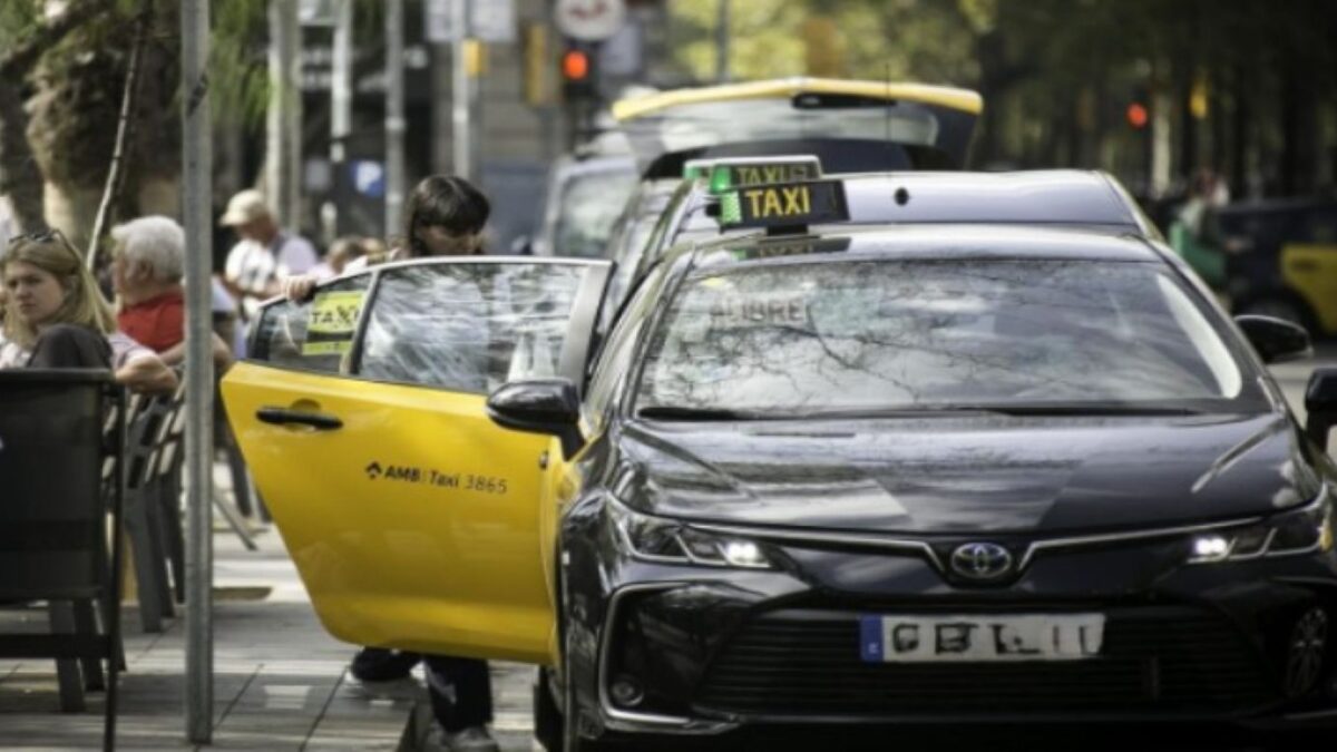 Mercado de licencias de taxi en Barcelona: claves para comprar o vender con garantías en 2025. Foto: Asesoría García Mercado de licencias de taxi en Barcelona: claves para comprar o vender con garantías en 2025