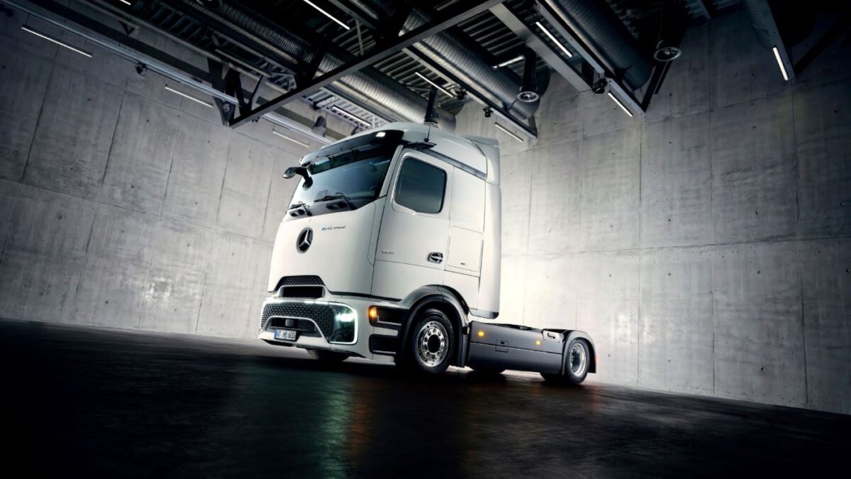 Mercedes-Benz Trucks amplía oferta de camiones eléctricos con el nuevo eActros Lowliner