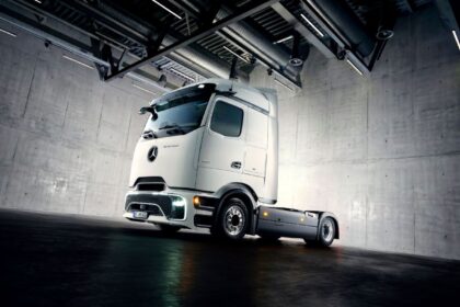 Mercedes-Benz Trucks amplía oferta de camiones eléctricos con el nuevo eActros Lowliner