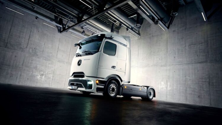Mercedes-Benz Trucks amplía oferta de camiones eléctricos con el nuevo eActros Lowliner