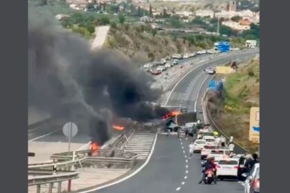 Reabierta parcialmente la A-92 en Alfacar tras el accidente entre dos camiones