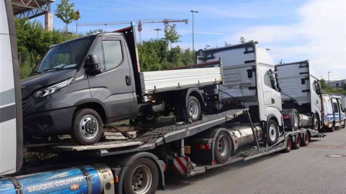 Retenido el camión de una empresa española por reincidir en el exceso de longitud y altura. Foto: Policía alemana Retenido el camión de una empresa española por reincidir en el exceso de longitud y altura