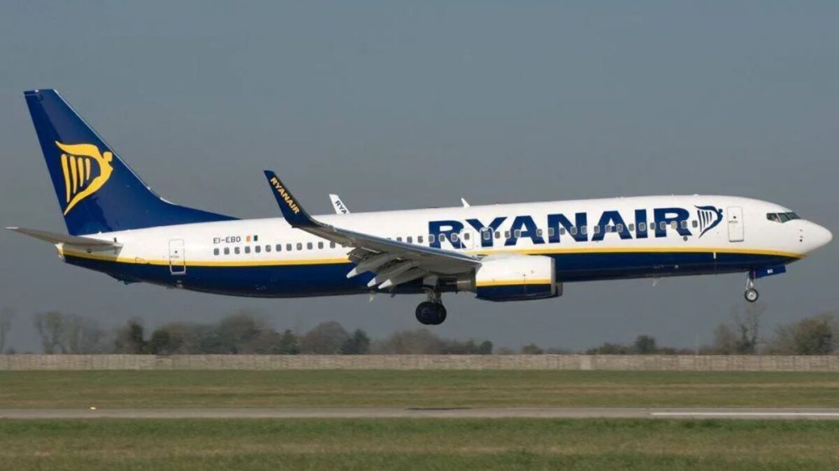 Ryanair, investigada en Reino Unido porque cobró un recargo a los padres que se sentaron con sus hijos. Foto de archivo Ryanair, investigada en Reino Unido porque cobró un recargo a los padres que se sentaron con sus hijos