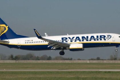 Ryanair, investigada en Reino Unido porque cobró un recargo a los padres que se sentaron con sus hijos