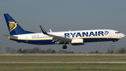 Ryanair, investigada en Reino Unido porque cobró un recargo a los padres que se sentaron con sus hijos