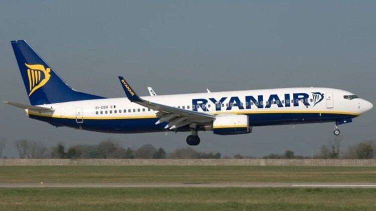 Ryanair, investigada en Reino Unido porque cobró un recargo a los padres que se sentaron con sus hijos