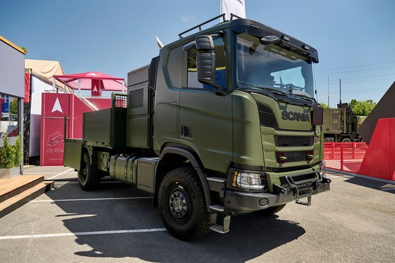 Camión híbrido Scania para futuras operaciones de defensa.