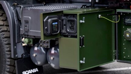 Scania entrega el primer camión híbrido al ejército sueco. Fotos