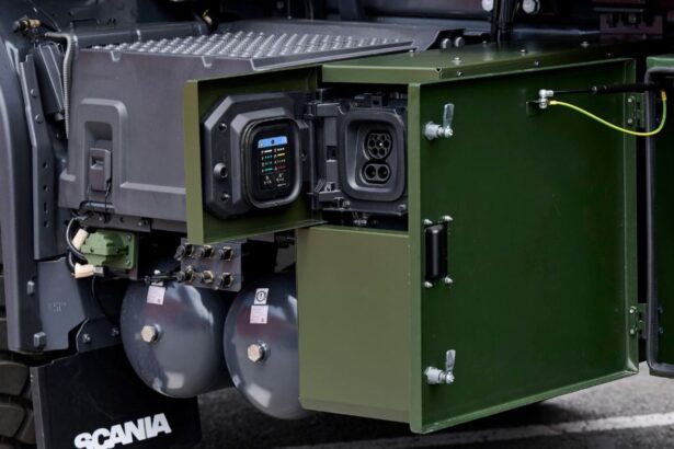 Scania entrega el primer camión híbrido al ejército sueco. Fotos