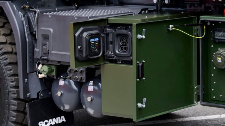 Scania entrega el primer camión híbrido al ejército sueco. Fotos